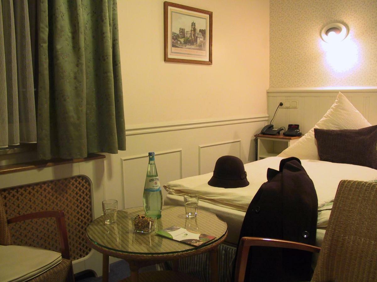 Pension Zum Golfstuebchen Echternacherbruck Екстер'єр фото
