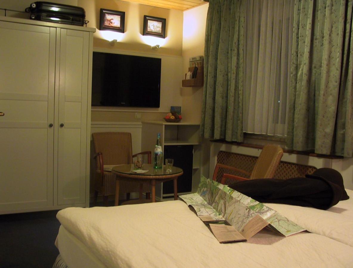 Pension Zum Golfstuebchen Echternacherbruck Екстер'єр фото